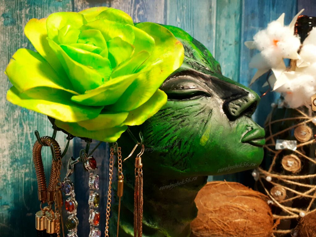 подарки ручной работы оренбург купить хенд мейд рогатая красавица с рогами необычная зеленая Ио молодая изумрудная