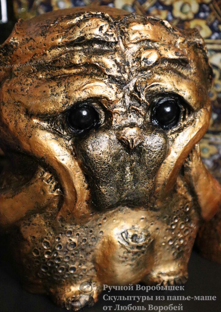 Мопс Собачка Песик Булочка бронзовая золотая интерьерная скульптура купить Оренбург большие глаза красивая интерьерная фигурка