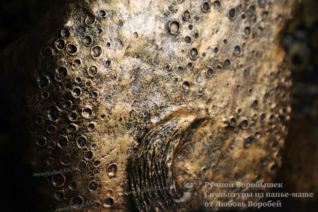 Мопс Собачка Песик Булочка бронзовая золотая интерьерная скульптура купить Оренбург большие глаза красивая интерьерная фигурка